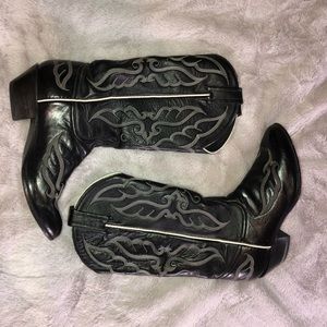 Tony Lama boots black with white stitching design